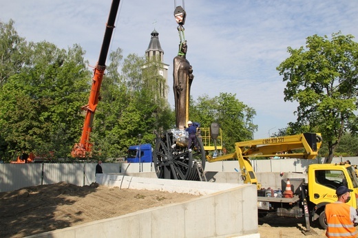 Knurów. Św. Barbara trafiła na pomnik