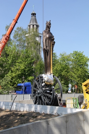 Knurów. Św. Barbara trafiła na pomnik