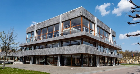 Morawiecki chwali, a Jourova krytykuje wyrok FTK