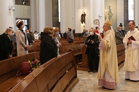 Abp Skworc do pielęgniarek: Służcie każdemu choremu jak Panu