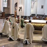Msza pontyfikalna z okazji Międzynarodowego Dnia Pielęgniarek i Położnych w Katedrze.