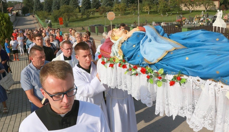 W sanktuarium z okazji Wniebowzięcia odprawiany jest Radosny Pogrzeb Matki Boskiej.