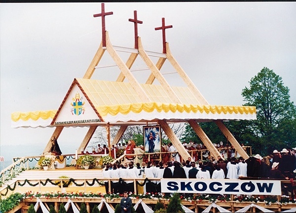 ▼	Ołtarz, przy którym Jan Paweł II przewodniczył Eucharystii.