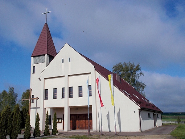 Miejscowy kościół łączy w sobie nowoczesną architekturę i historię.