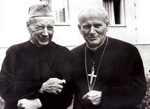 Prymasa Wyszyńskiego (po lewej) i kardynała Wojtyłę, przyszłego papieża Jana Pawła II, dzieliło prawie dwadzieścia lat życia 