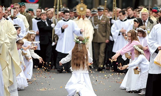 Boże Ciało to okazja,  by pokazać naszą miłość  do Jezusa Eucharystycznego