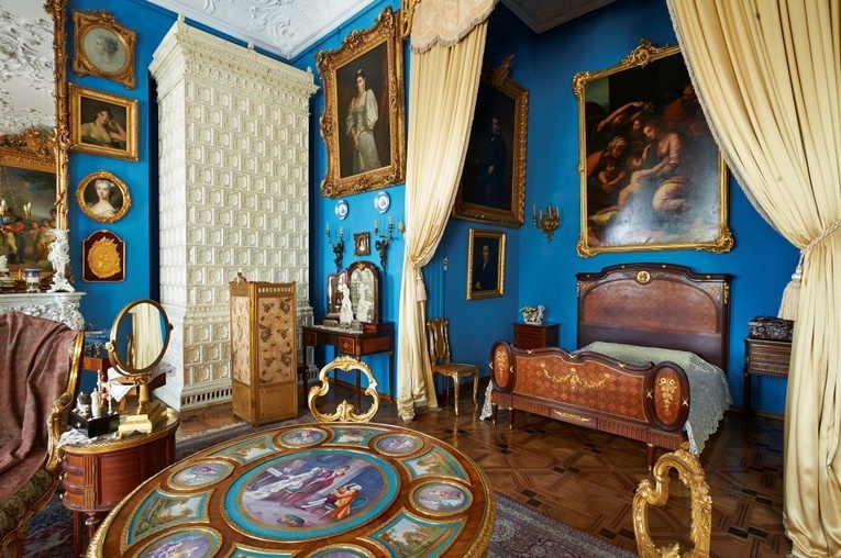 Sypialnia hrabiny w pałacu w Kozłówce.
