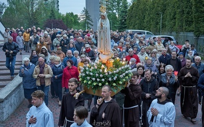 Proceja z figurą Matki Bożej Fatimskiej na Poczekajce w 2019 roku.