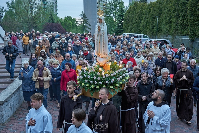 Proceja z figurą Matki Bożej Fatimskiej na Poczekajce w 2019 roku.