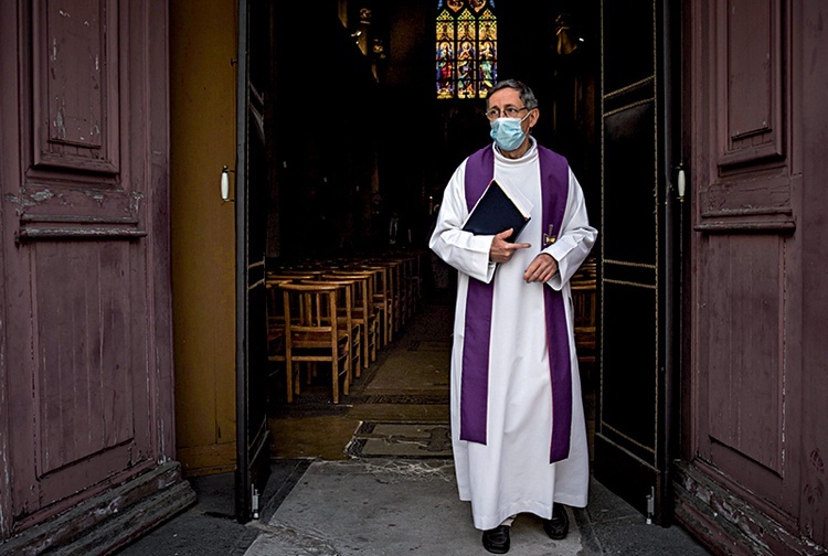 We Francji wciąż nie wolno odprawiać Mszy św. z udziałem wiernych, mimo że wprowadzone w związku z pandemią restrykcje są stopniowo łagodzone.