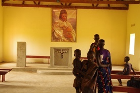Zdjęcie z kaplicy w Yirol w Sudanie Południowym.