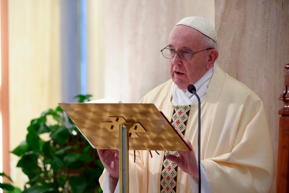 Papież wzywa do modlitwy o pokój i zakończenie pandemii w jedności z Maryją z Fatimy