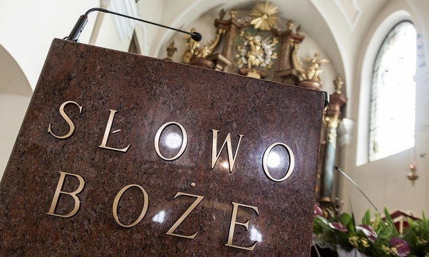 Ambona - miejsce głoszenia słowa Bożego.
