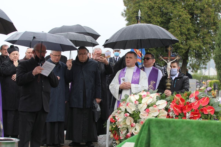 Pogrzeb śp. ks. Jana Drzyzgi w Górkach Wielkich