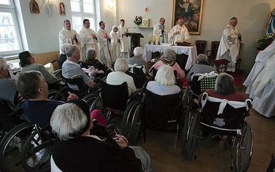 Bp Marek jeszcze w diecezji legnickiej znany był ze swojej troski o chorych i cierpiących.