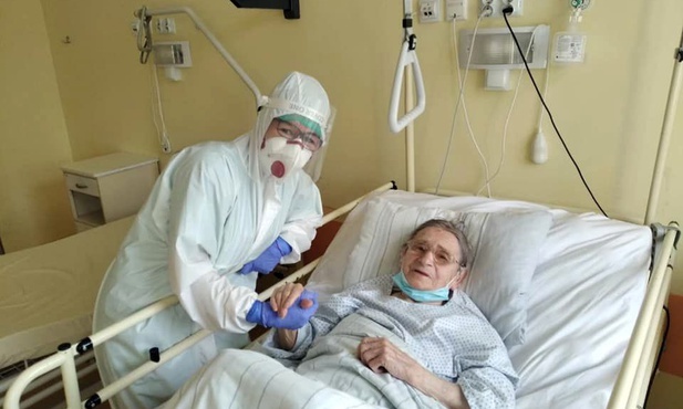 103-latka chora na koronawirusa już prawie z nim wygrała. Czeka na ostatni wynik