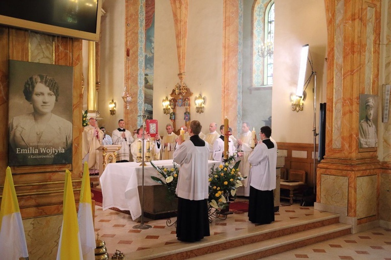 Wadowice. Msza św. z okazji setnej rocznicy urodzin św. Jana Pawła II