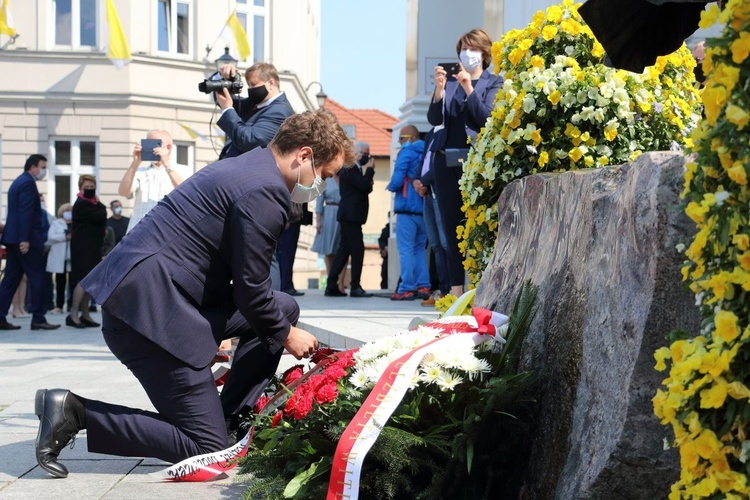 Wadowice. Msza św. z okazji setnej rocznicy urodzin św. Jana Pawła II