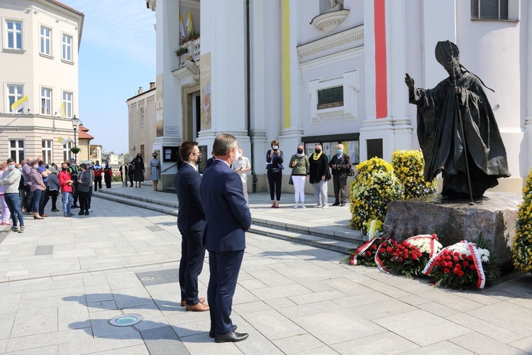 Wadowice. Msza św. z okazji setnej rocznicy urodzin św. Jana Pawła II