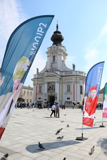 Wadowice. Msza św. z okazji setnej rocznicy urodzin św. Jana Pawła II