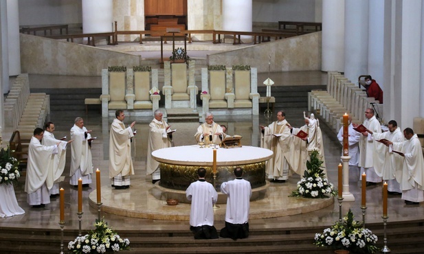 Abp Skworc: Niech zasiewu Jana Pawła II nie zasypie piasek niepamięci