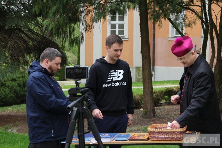 LIVE z biskupem w Paradyżu