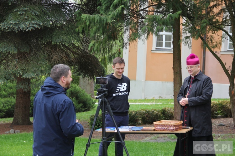 LIVE z biskupem w Paradyżu