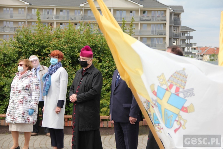 Modlitwa pod pomnikiem Jan Pawła II w Gorzowie Wlkp.