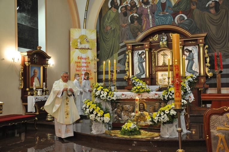 Maraton różańcowy ku czci JP II w Ostrożnicy