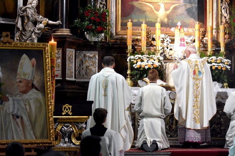 Bp Ignacy w czasie Mszy św. w kaplicy MB Częstochowskiej.