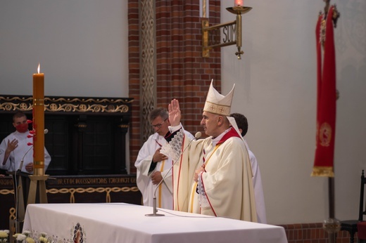 Wprowadzenie relikwii św. Jana Pawła II w Bobrku