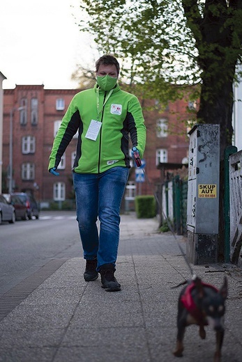 ►	...ale też chętnie wyprowadzą psa.