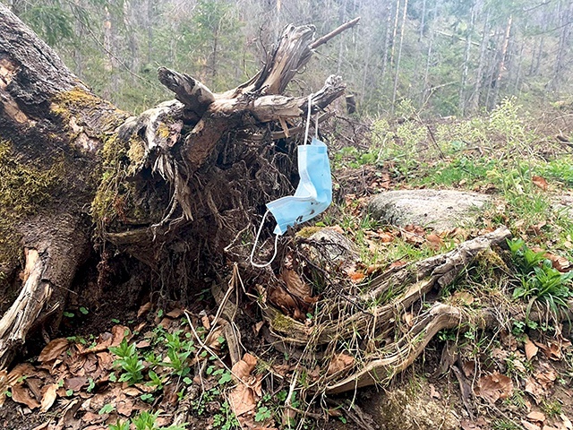 – To dobrze, że ktoś zdecydował się ją wziąć, należy ją jednak wynieść ze sobą – przypomina Szymon Ziobrowski,  dyrektor TPN.