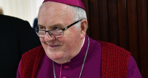 Bp Paweł Cieślik został wyleczony z choroby COVID-19