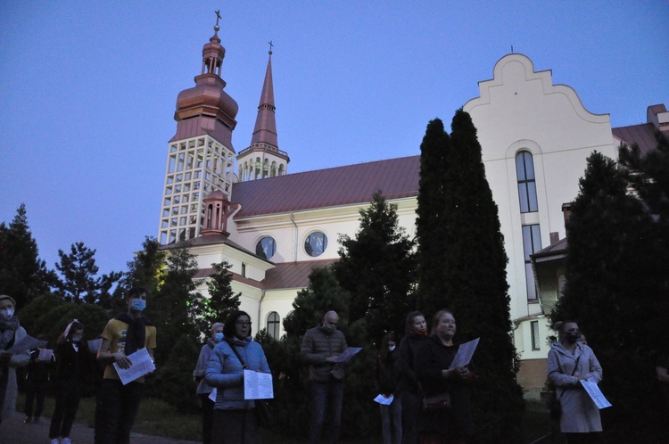 Majowy apel maryjny przy kościele sanktuaryjnym w Świebodzinie 