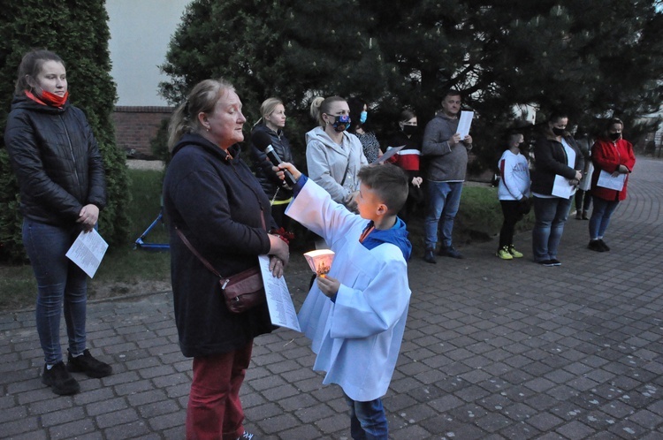 Majowy apel maryjny przy kościele sanktuaryjnym w Świebodzinie 