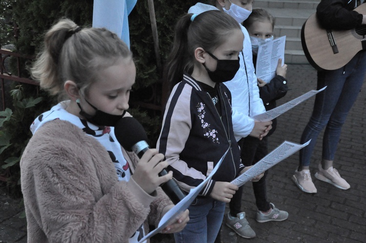 Majowy apel maryjny przy kościele sanktuaryjnym w Świebodzinie 