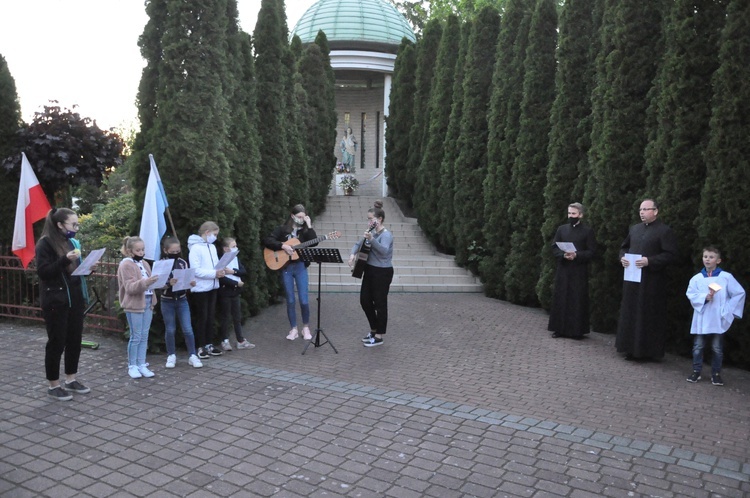 Majowy apel maryjny przy kościele sanktuaryjnym w Świebodzinie 