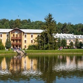 Park zdrojowy w Nałęczowie wciąż przyciąga kuracjuszy i turystów.