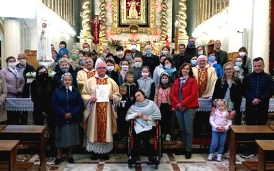 Dzieci zawierzone Matce Bożej