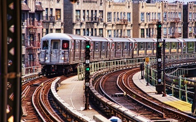 Lampy ultrafioletowe będą dezynfekować nowojorskie metro i autobusy
