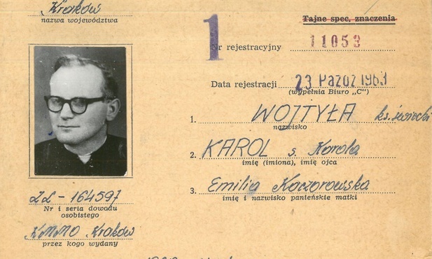 Siedem worków akt, czyli Karol Wojtyła pod nadzorem
