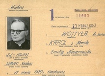 Siedem worków akt, czyli Karol Wojtyła pod nadzorem