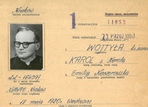 Siedem worków akt, czyli Karol Wojtyła pod nadzorem