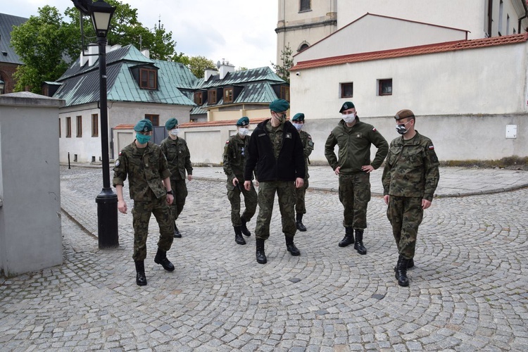 Podchorążowie WOT zwiedzali Sandomierz