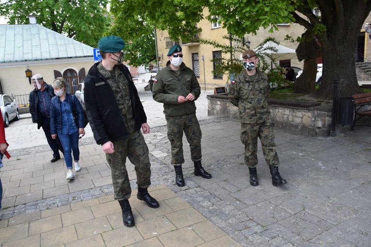 Podchorążowie WOT zwiedzali Sandomierz