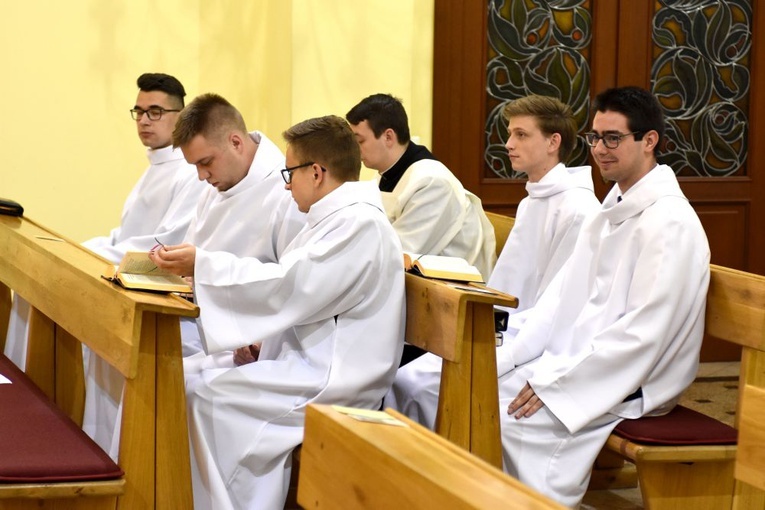 Pożegnanie diakonów w świdnickim WSD