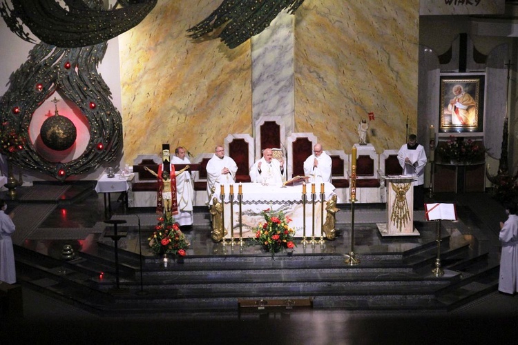 Msza św. dziękczynna za wizytę Jana Pawła II w 1995 r. w kościele NSPJ w Bielsku-Białej.