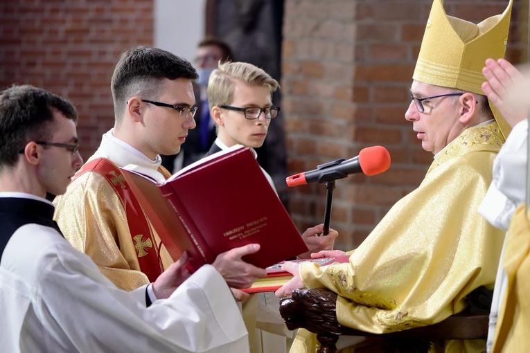 Święcenia diakonatu