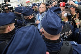 Policja: Tanajno zatrzymany w związku z naruszeniem nietykalności cielesnej funkcjonariusza 